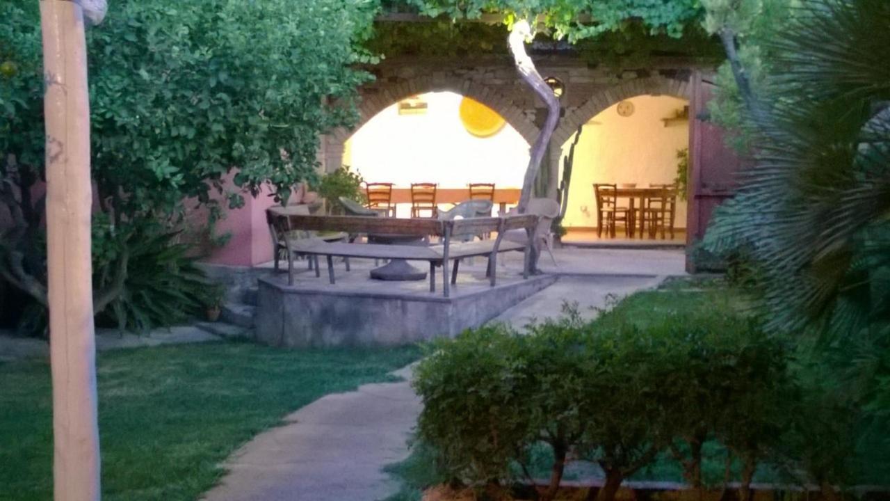 Agriturismo Il Melograno Риола Сардо Екстериор снимка